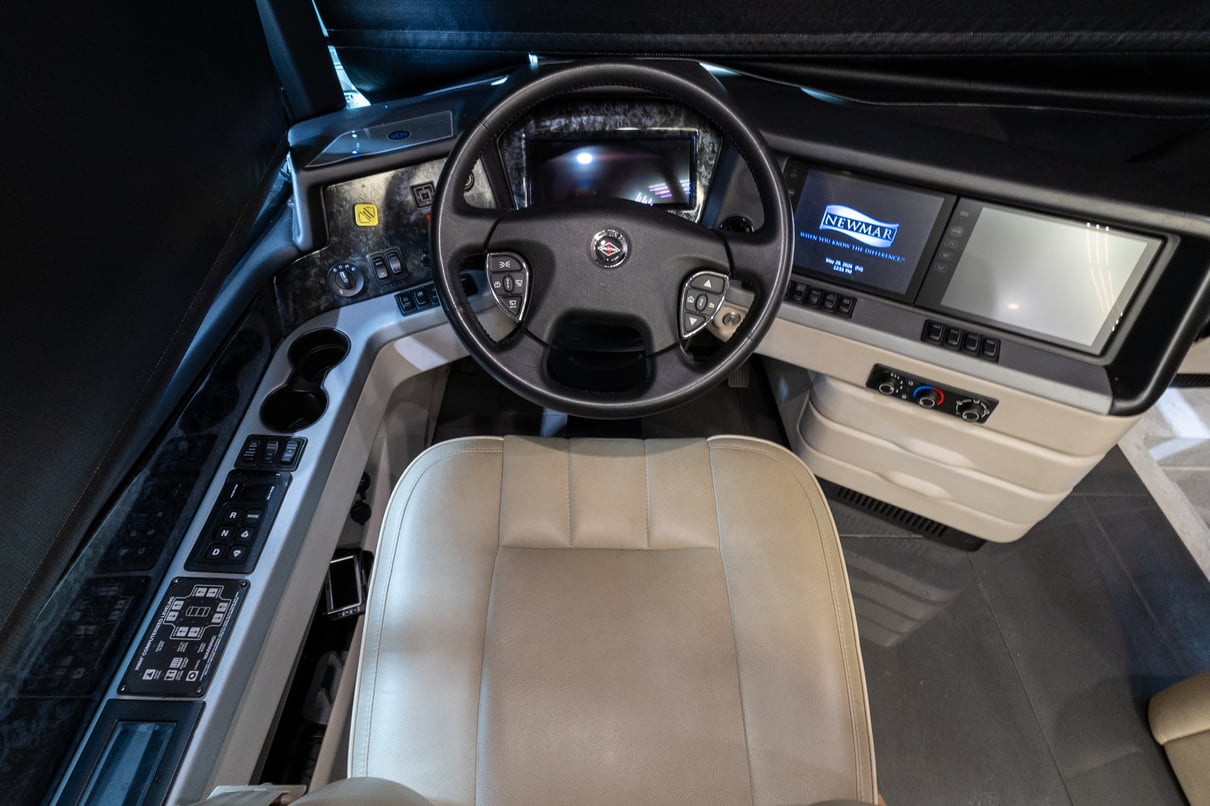 2020 Newmar London Aire 4543 gallery image-13