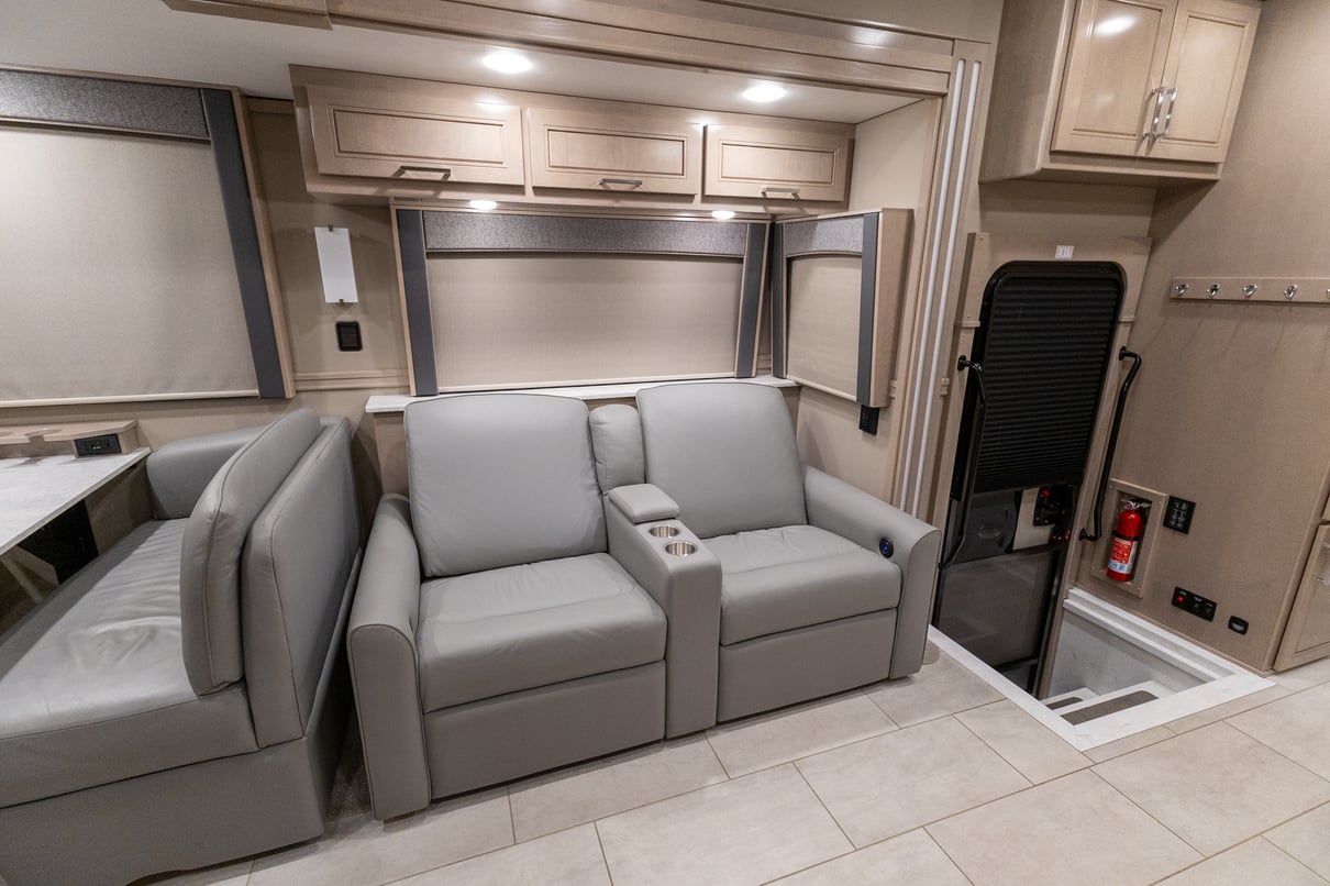2025 Renegade XL X43 DB gallery image-16