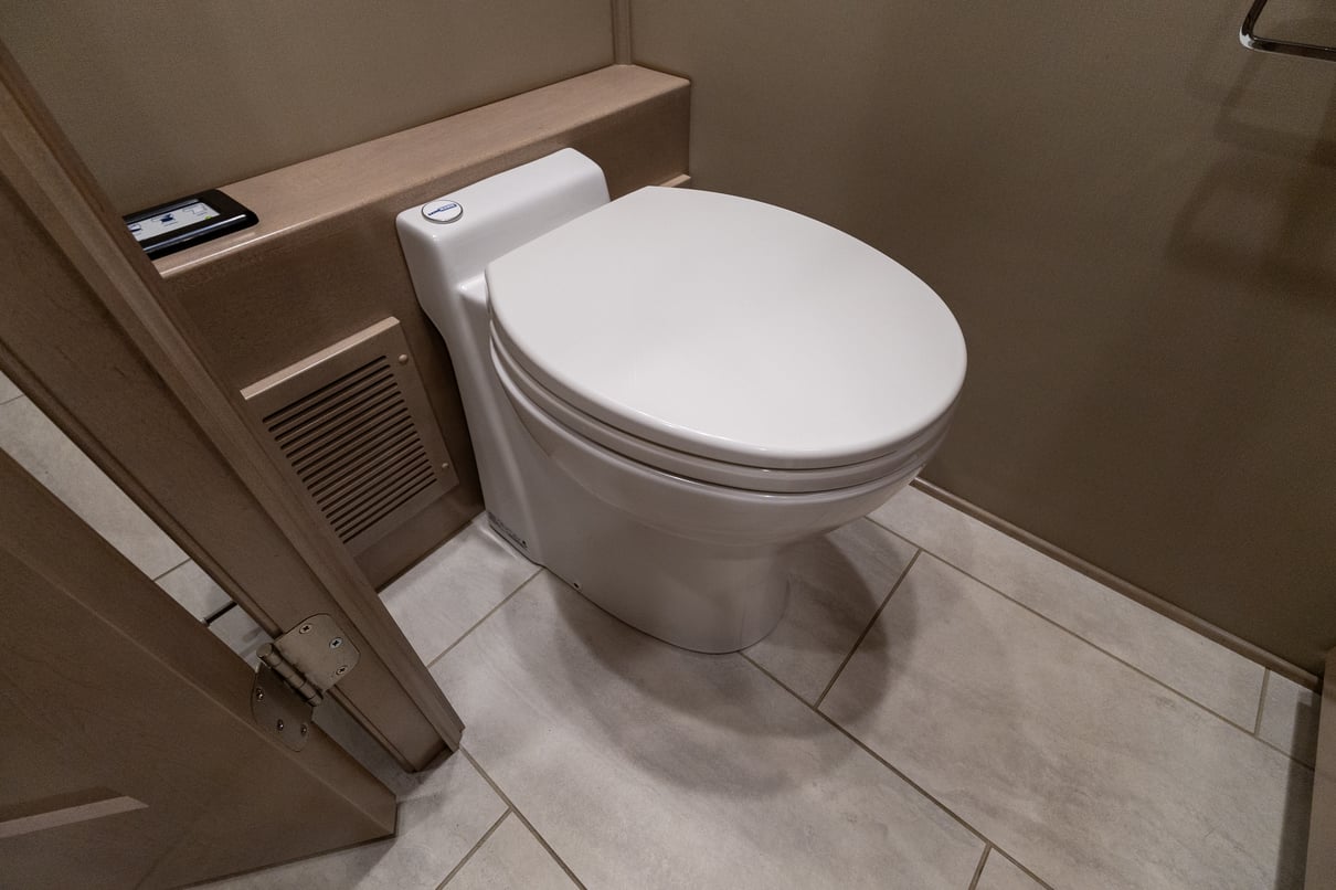 2025 Renegade XL X43 DB gallery image-24