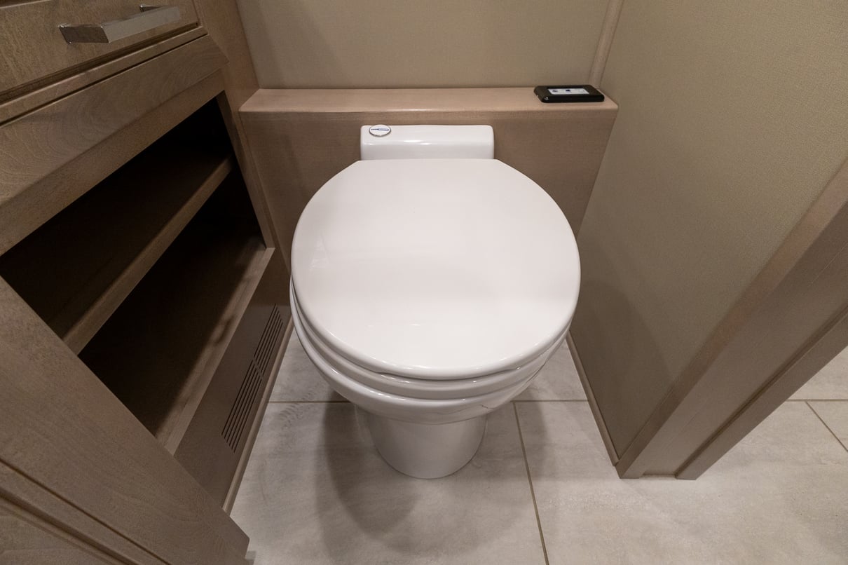 2025 Renegade XL X43 DB gallery image-32