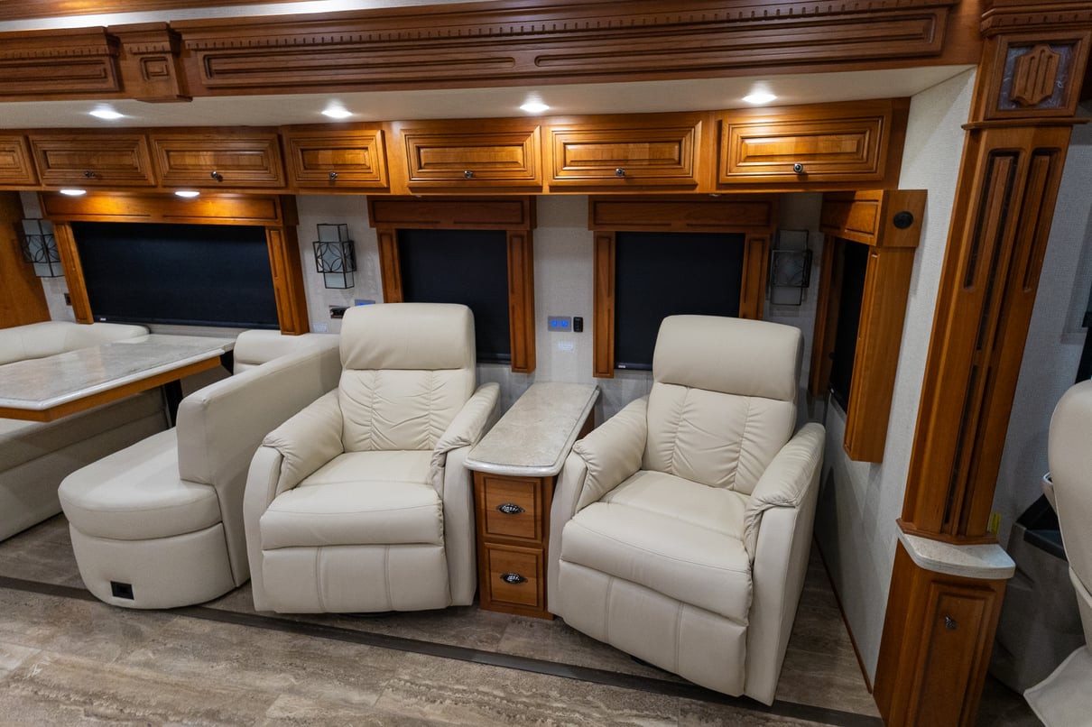 2019 Newmar Dutch Star 4369 gallery image-15