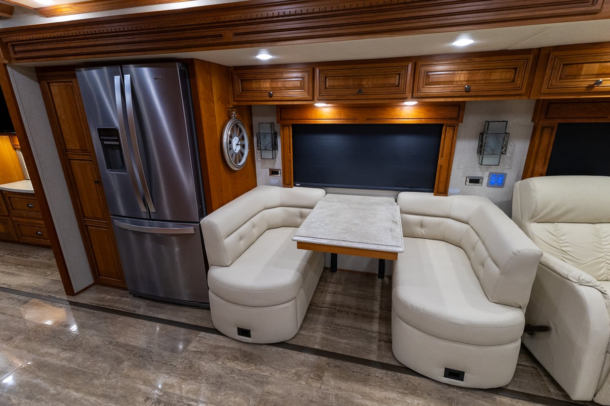 2019 Newmar Dutch Star 4369 gallery image-16