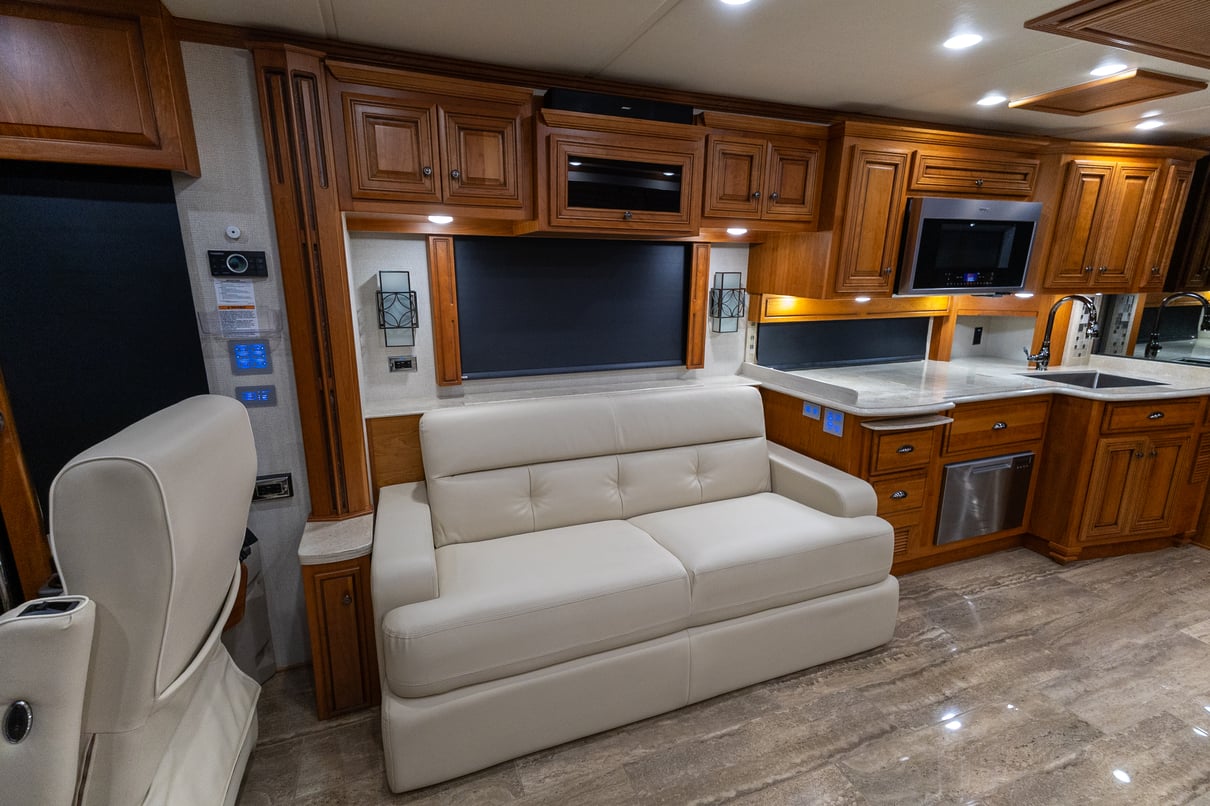 2019 Newmar Dutch Star 4369 gallery image-17