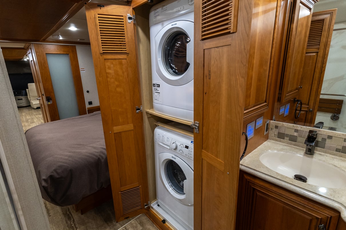 2019 Newmar Dutch Star 4369 gallery image-31