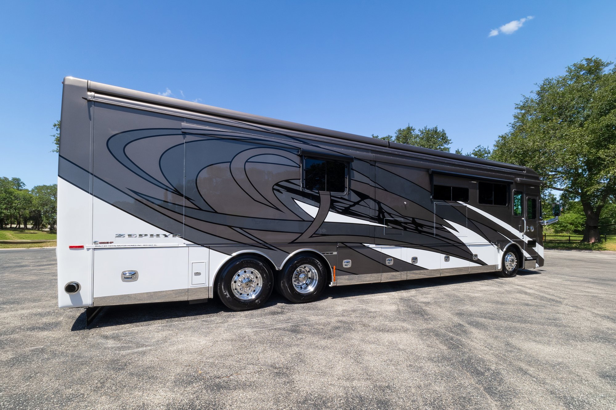 2021 Tiffin Zephyr 45PZ