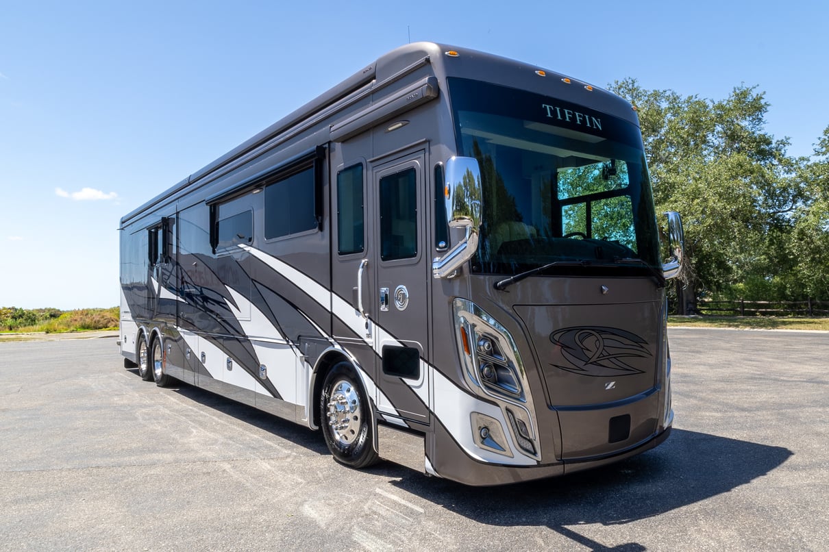 2021 Tiffin Zephyr 45PZ gallery image-1