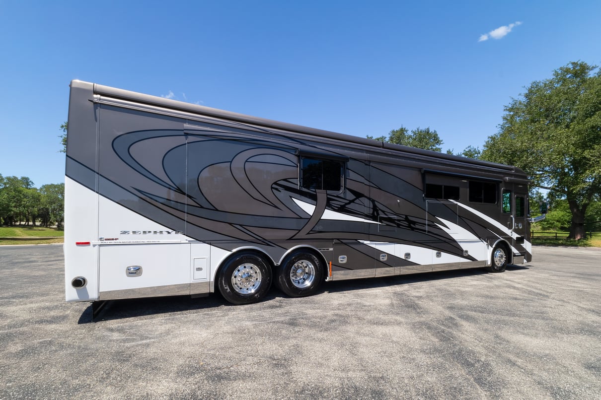 2021 Tiffin Zephyr 45PZ gallery image-4