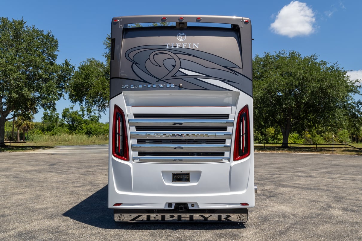 2021 Tiffin Zephyr 45PZ gallery image-6