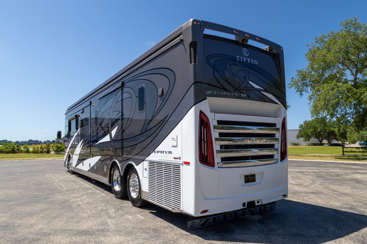2021 Tiffin Zephyr 45PZ gallery image-7