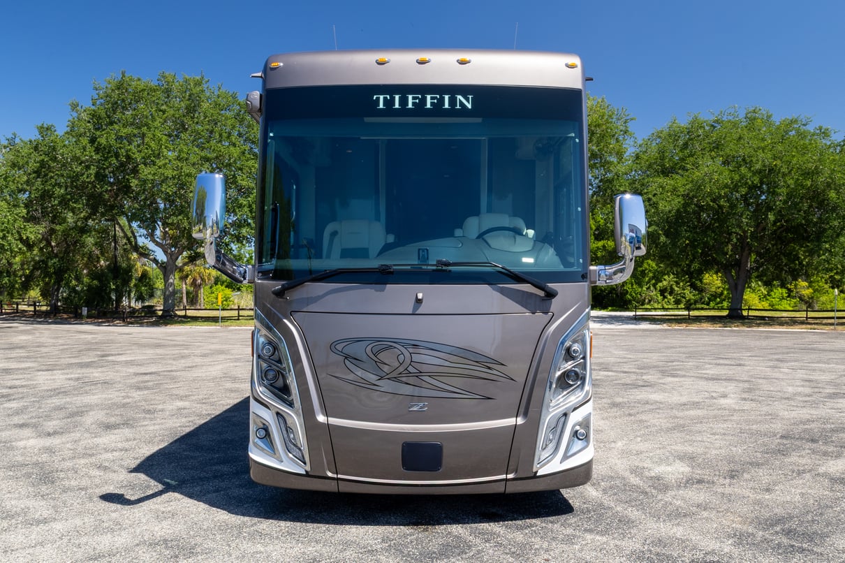 2021 Tiffin Zephyr 45PZ gallery image-12