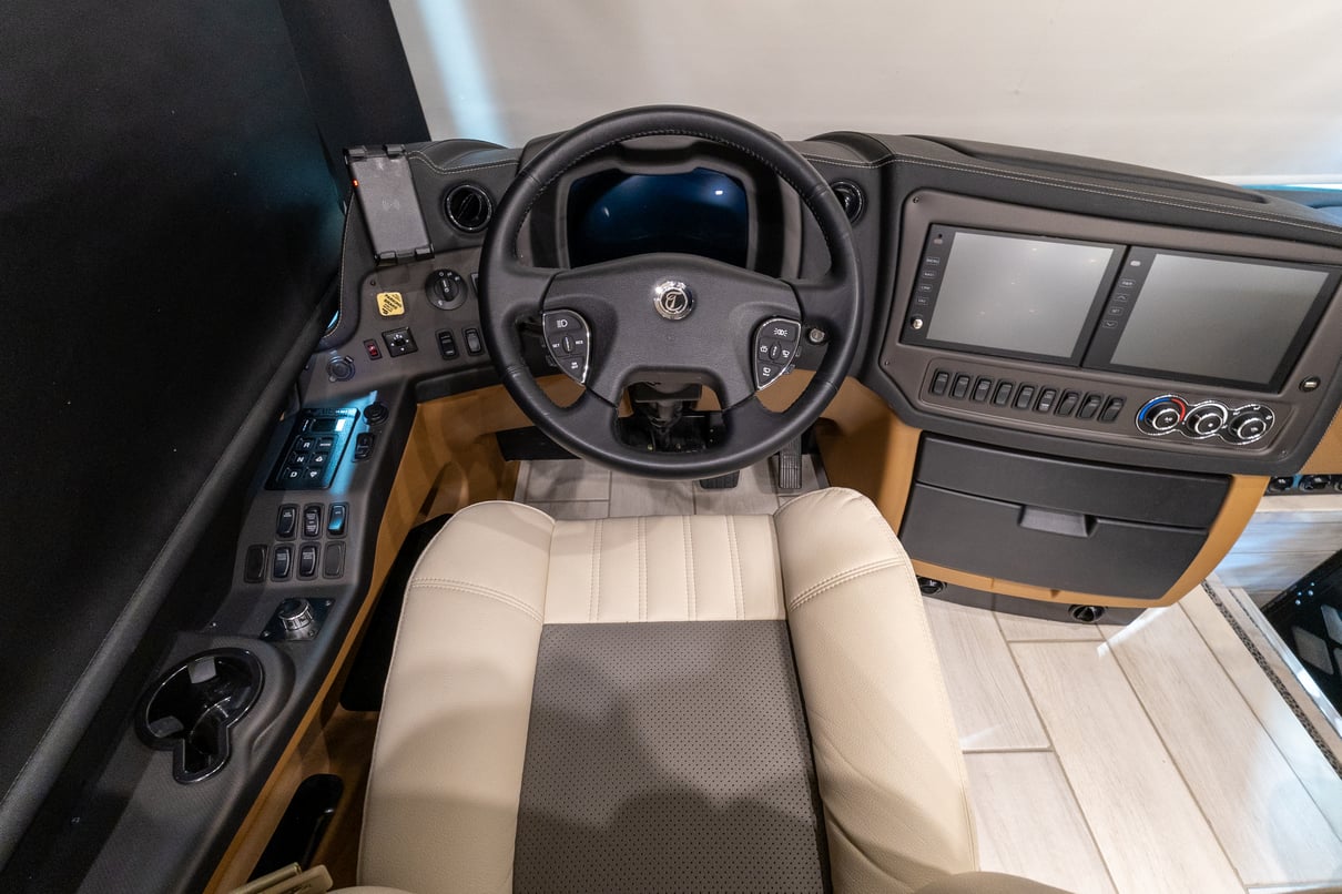 2021 Tiffin Zephyr 45PZ gallery image-13