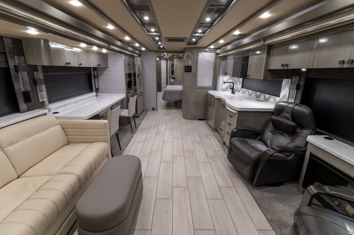 2021 Tiffin Zephyr 45PZ gallery image-14