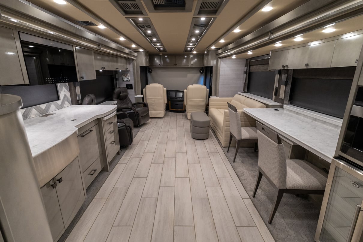 2021 Tiffin Zephyr 45PZ gallery image-22