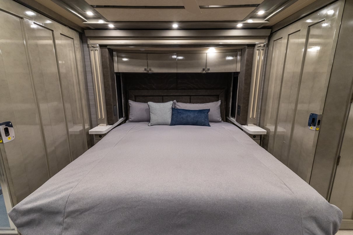 2021 Tiffin Zephyr 45PZ gallery image-26