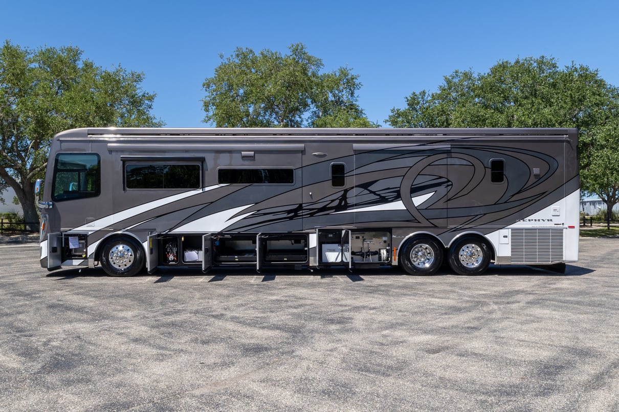 2021 Tiffin Zephyr 45PZ gallery image-35