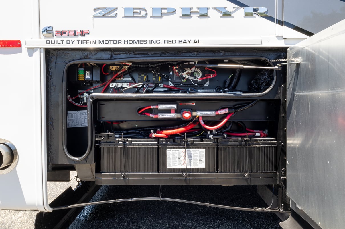 2021 Tiffin Zephyr 45PZ gallery image-36