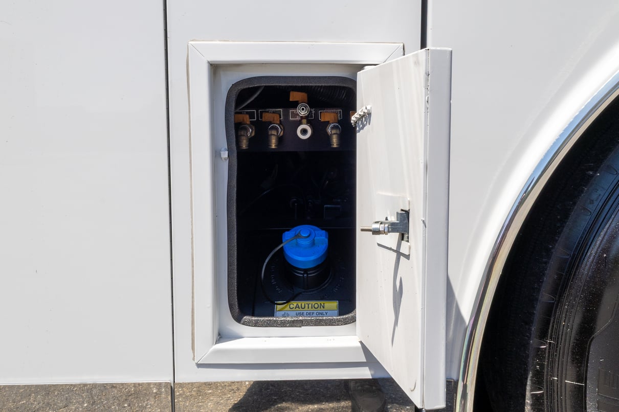 2021 Tiffin Zephyr 45PZ gallery image-37