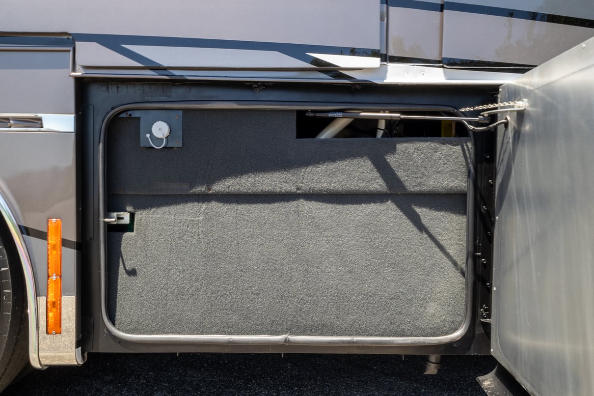 2021 Tiffin Zephyr 45PZ gallery image-38