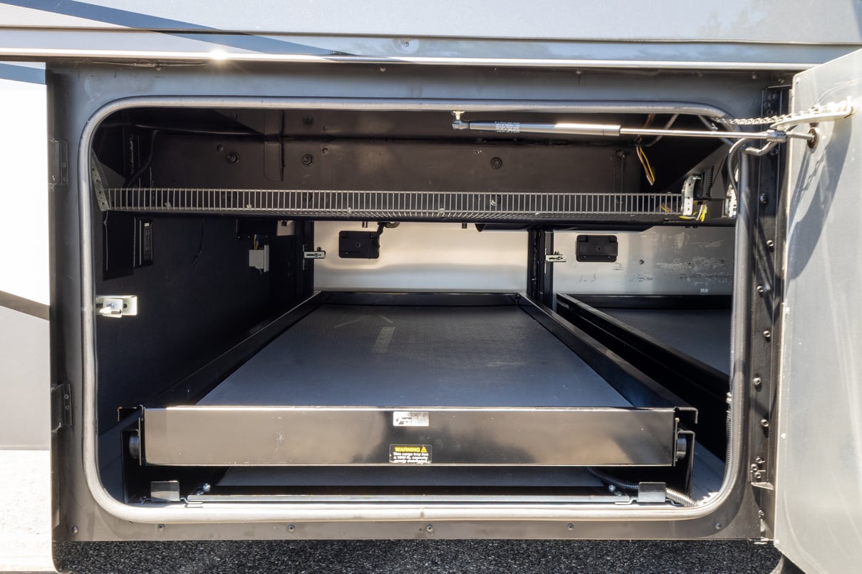 2021 Tiffin Zephyr 45PZ gallery image-40