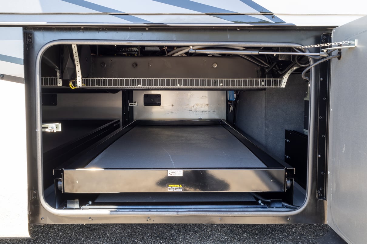 2021 Tiffin Zephyr 45PZ gallery image-41