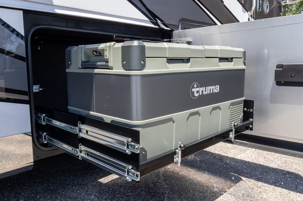 2021 Tiffin Zephyr 45PZ gallery image-42