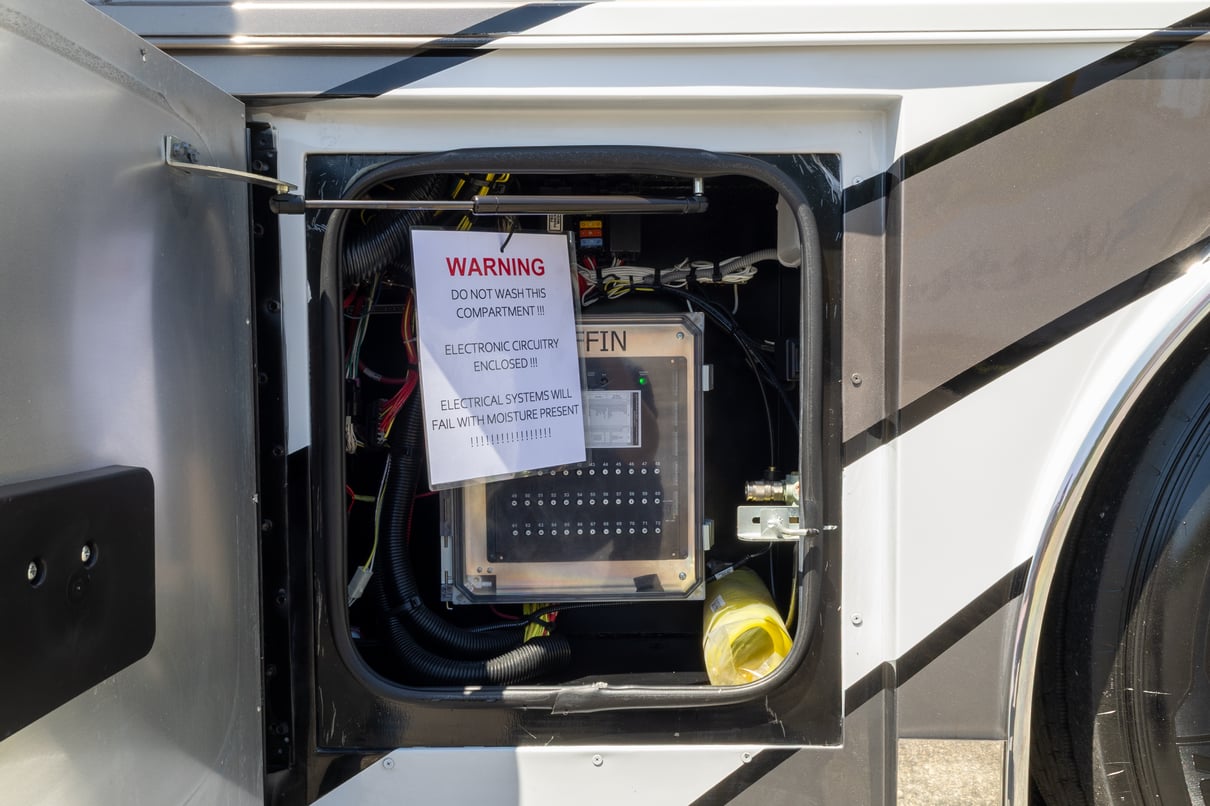 2021 Tiffin Zephyr 45PZ gallery image-44