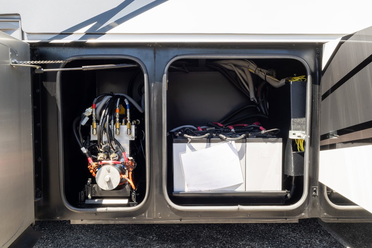 2021 Tiffin Zephyr 45PZ gallery image-45