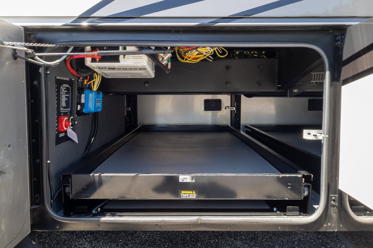 2021 Tiffin Zephyr 45PZ gallery image-46