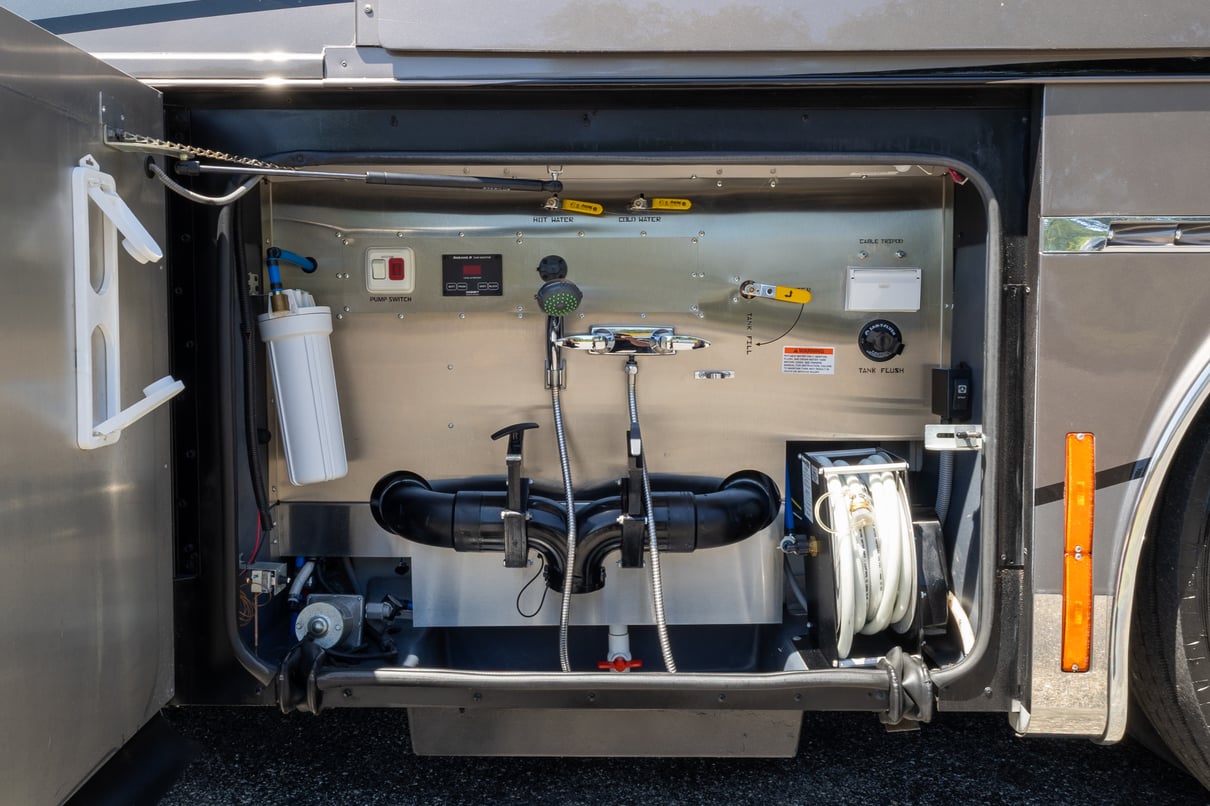 2021 Tiffin Zephyr 45PZ gallery image-49