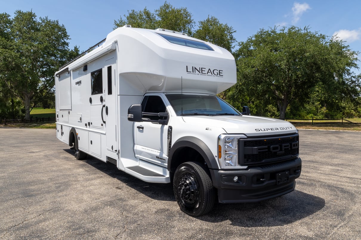 2026 Grand Design Lineage F 31ZW gallery image-1