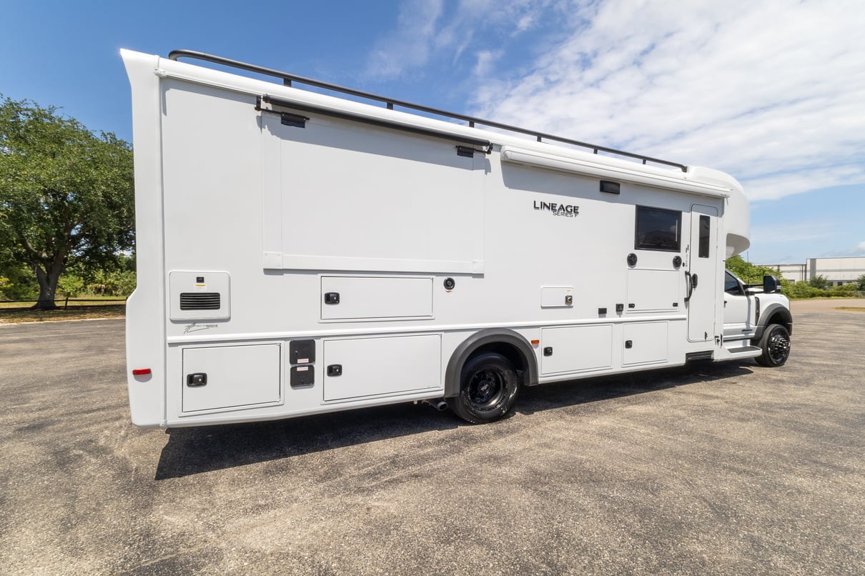 2026 Grand Design Lineage F 31ZW gallery image-4