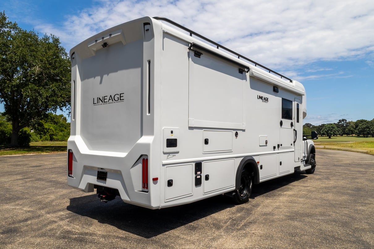 2026 Grand Design Lineage F 31ZW gallery image-5
