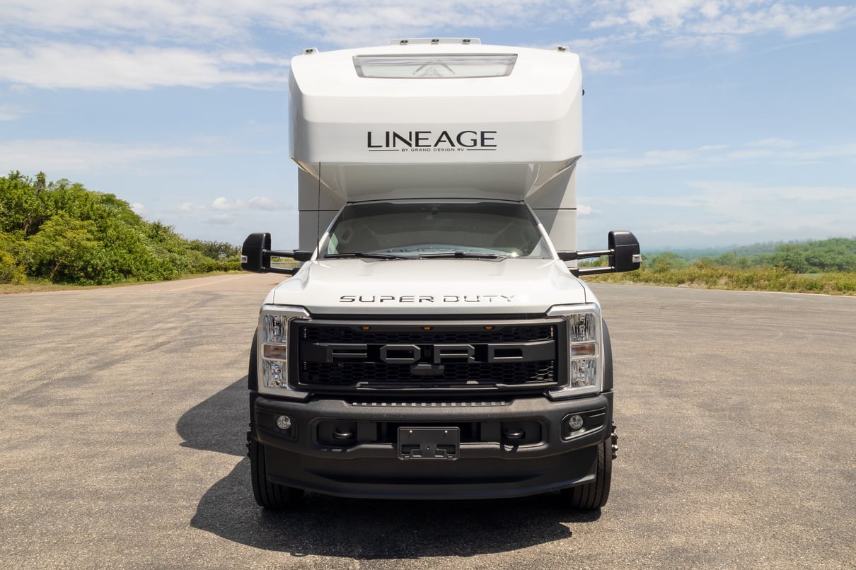2026 Grand Design Lineage F 31ZW gallery image-12