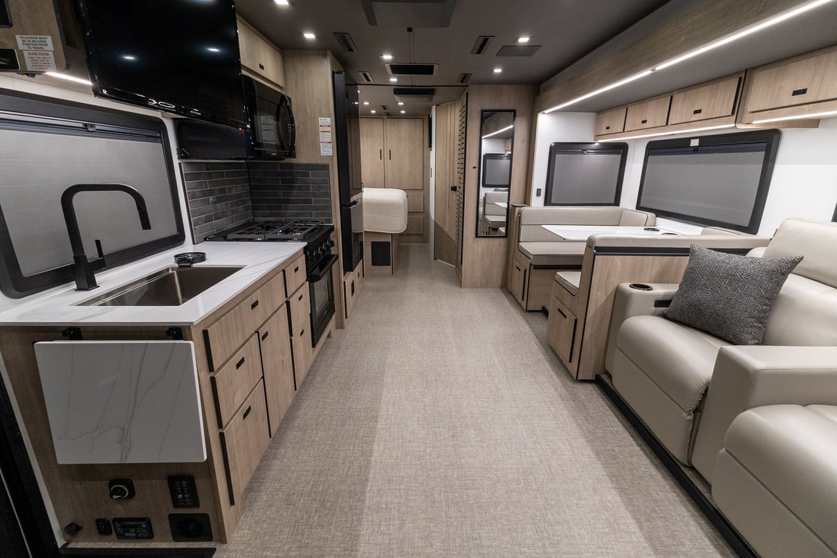 2026 Grand Design Lineage F 31ZW gallery image-14