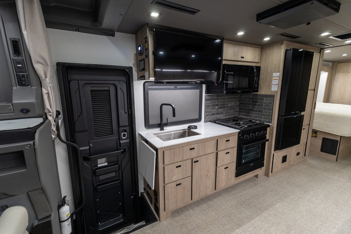 2026 Grand Design Lineage F 31ZW gallery image-17