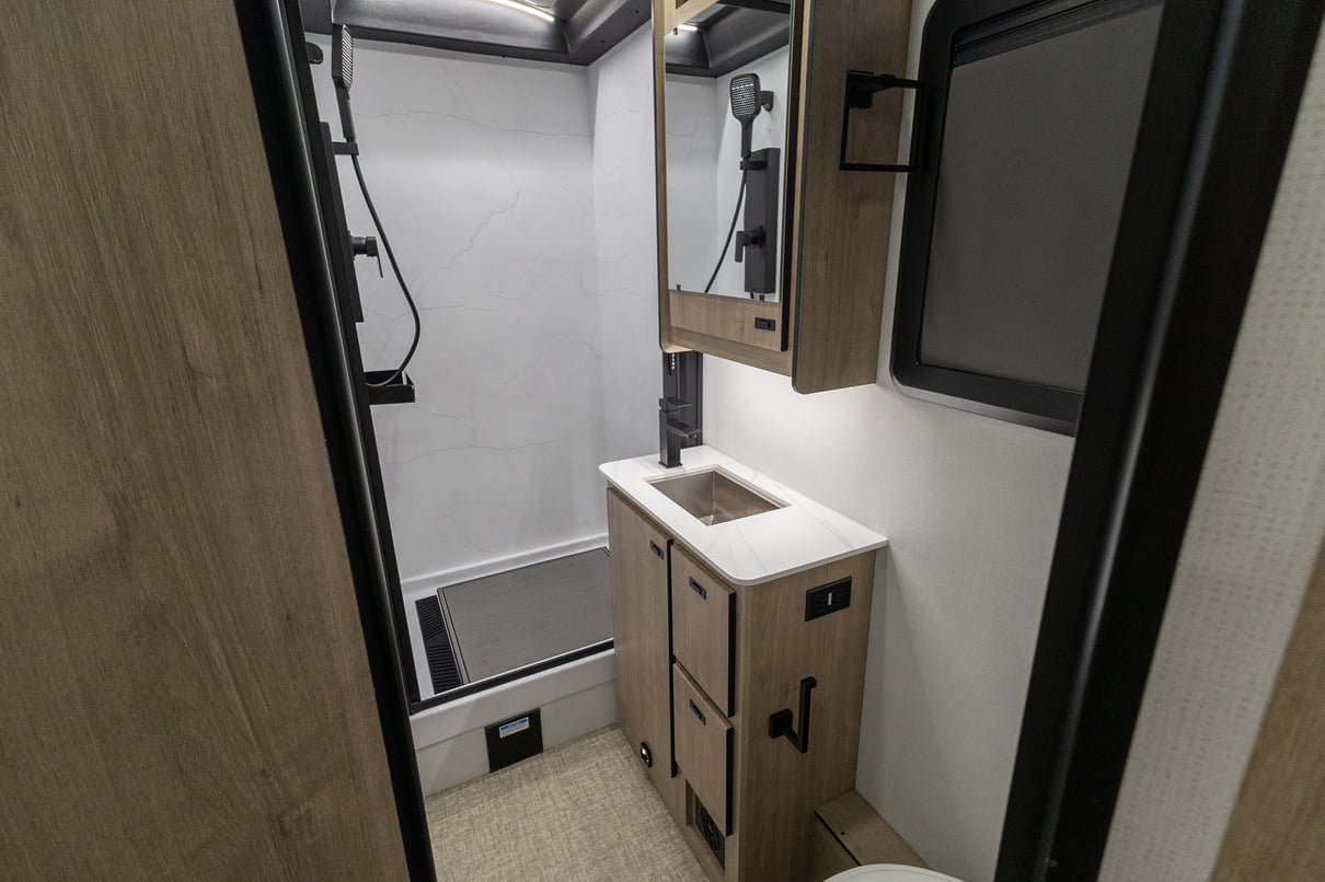 2026 Grand Design Lineage F 31ZW gallery image-21