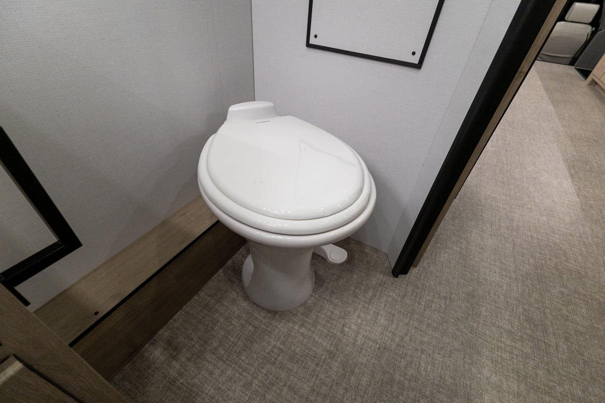 2026 Grand Design Lineage F 31ZW gallery image-22