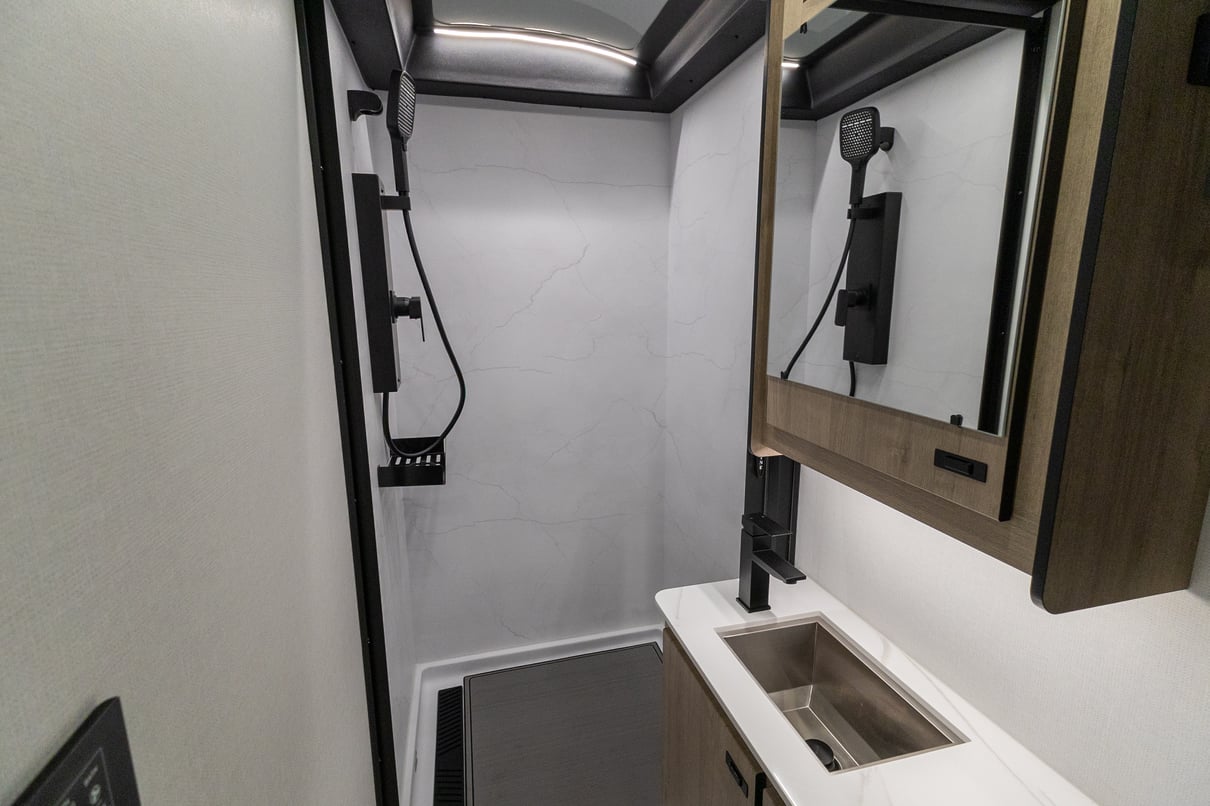 2026 Grand Design Lineage F 31ZW gallery image-23