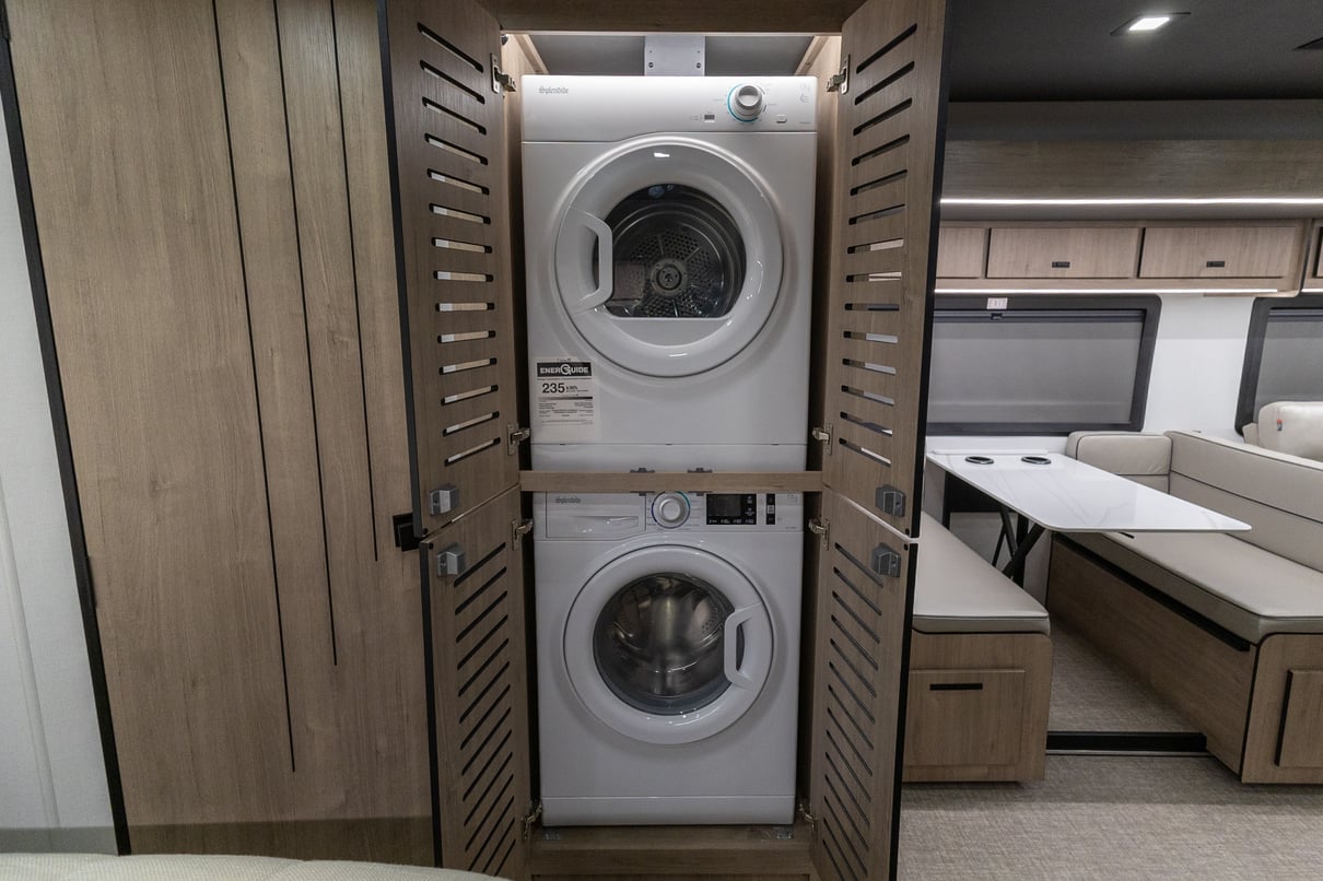 2026 Grand Design Lineage F 31ZW gallery image-28