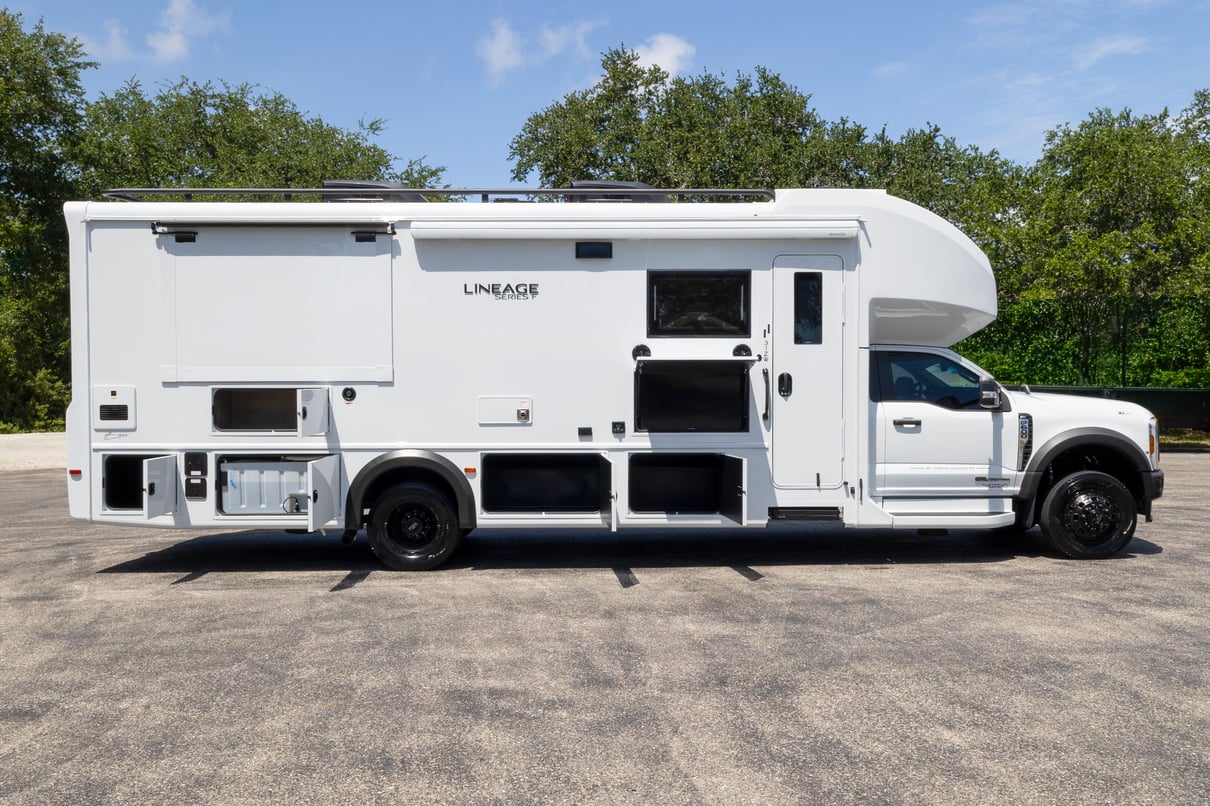 2026 Grand Design Lineage F 31ZW gallery image-29
