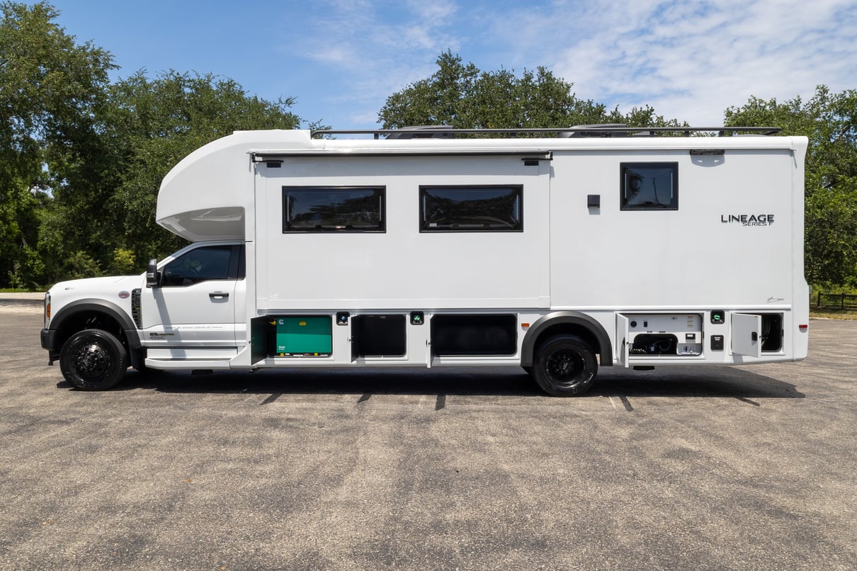 2026 Grand Design Lineage F 31ZW gallery image-30