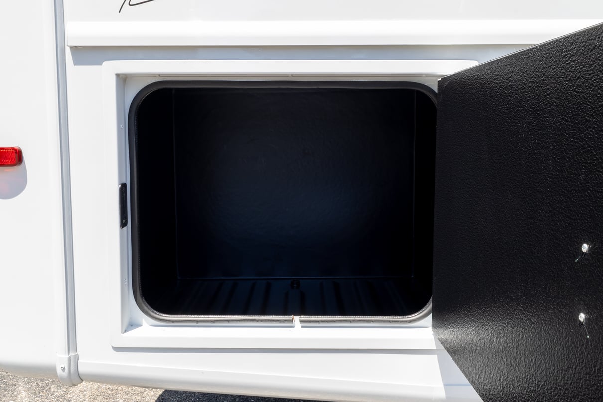 2026 Grand Design Lineage F 31ZW gallery image-31