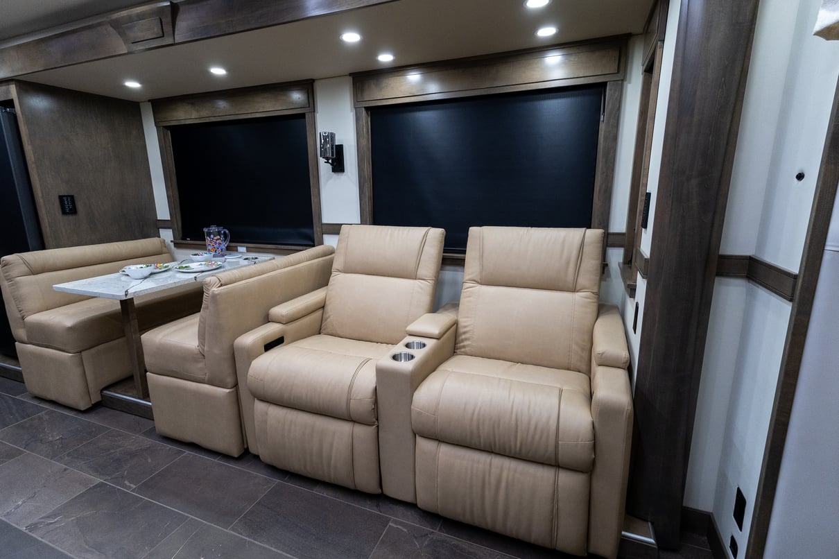 2026 SHOWHAULER ADVENTURE A4502 gallery image-16
