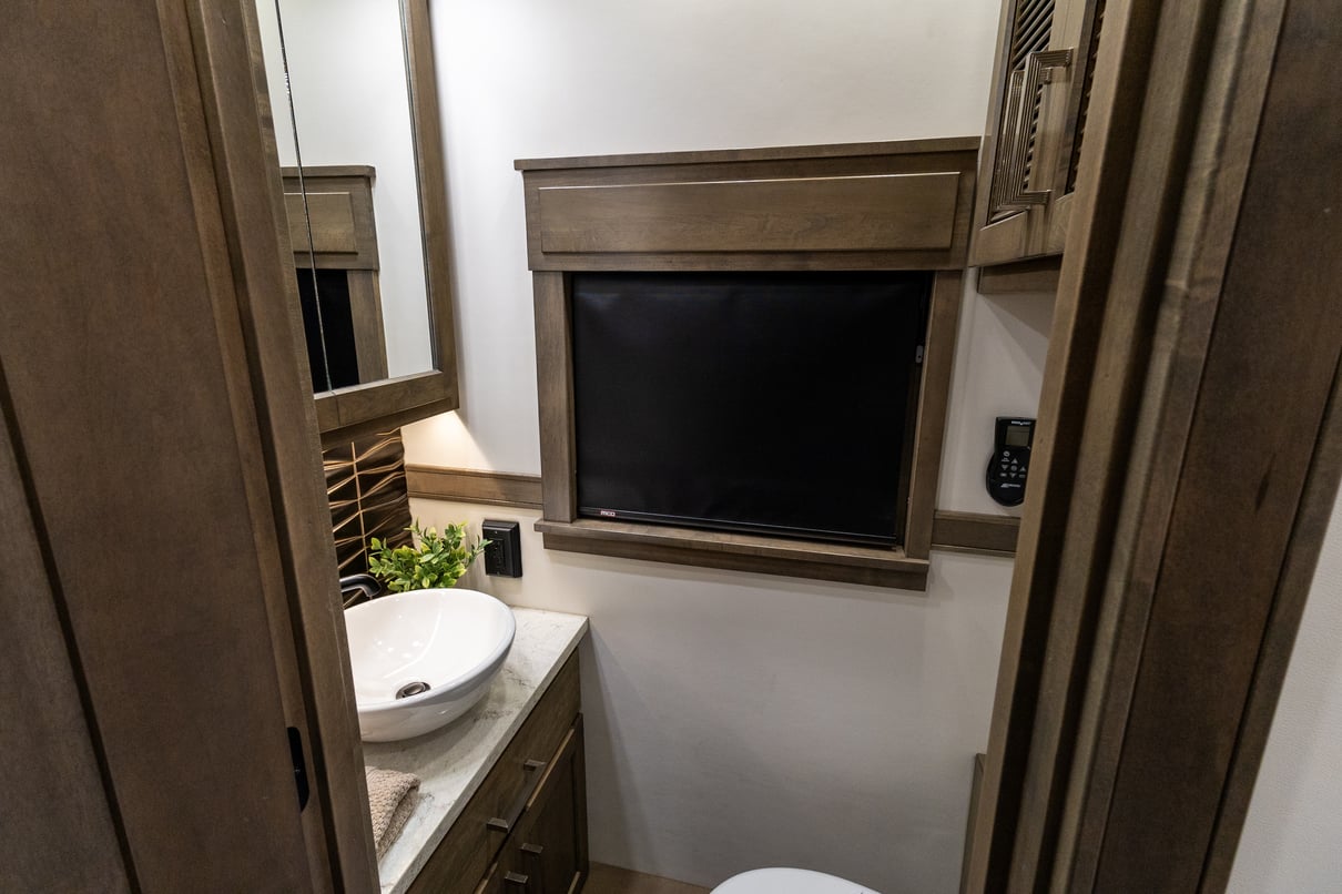 2026 SHOWHAULER ADVENTURE A4502 gallery image-24