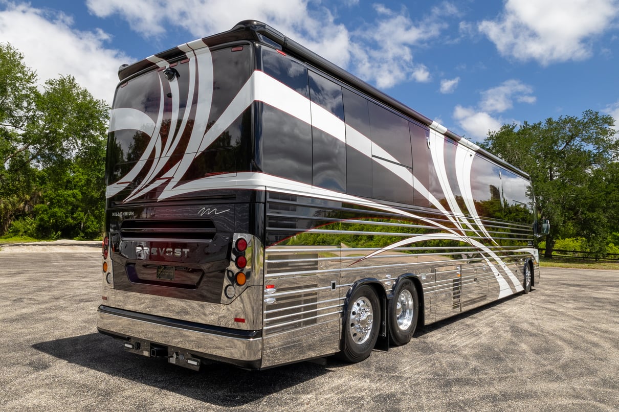 2023 Prevost Millennium X3 45 gallery image-5