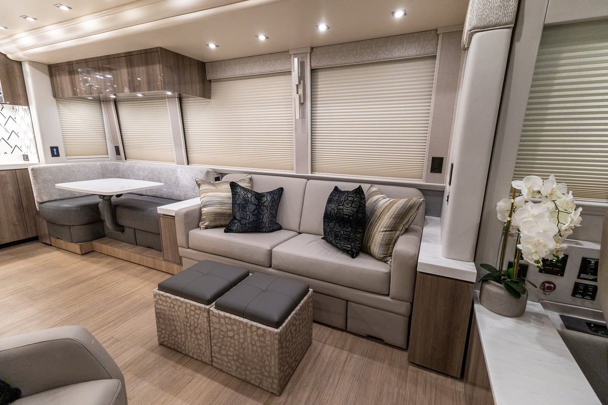 2023 Prevost Millennium X3 45 gallery image-15