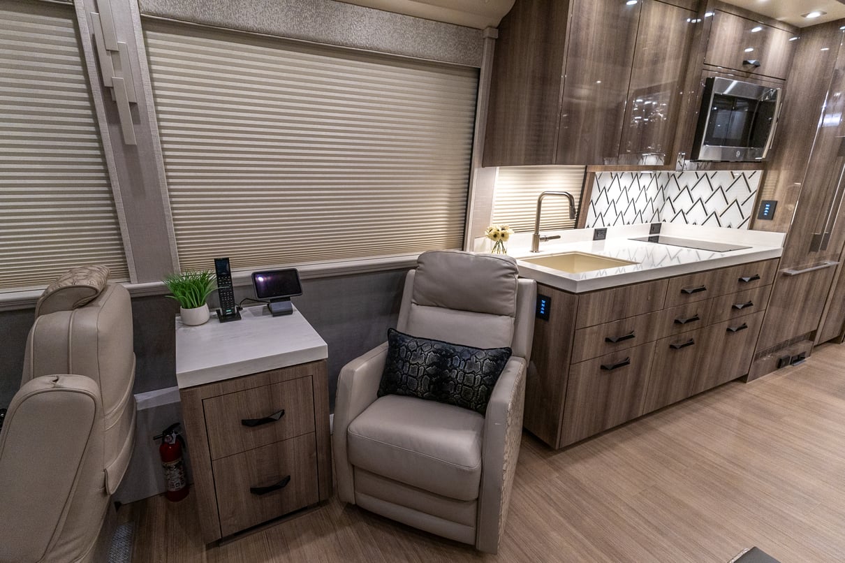 2023 Prevost Millennium X3 45 gallery image-17