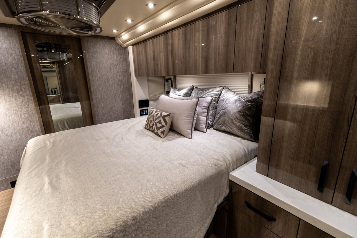 2023 Prevost Millennium X3 45 gallery image-25