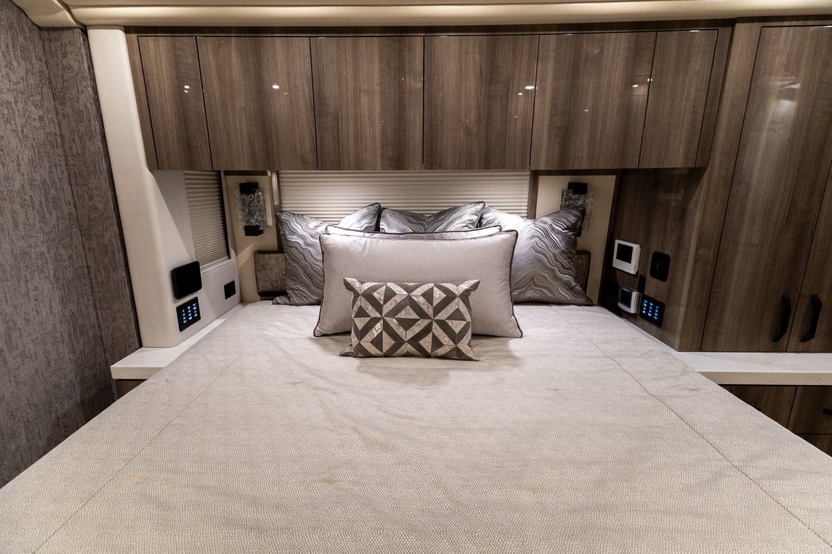 2023 Prevost Millennium X3 45 gallery image-26