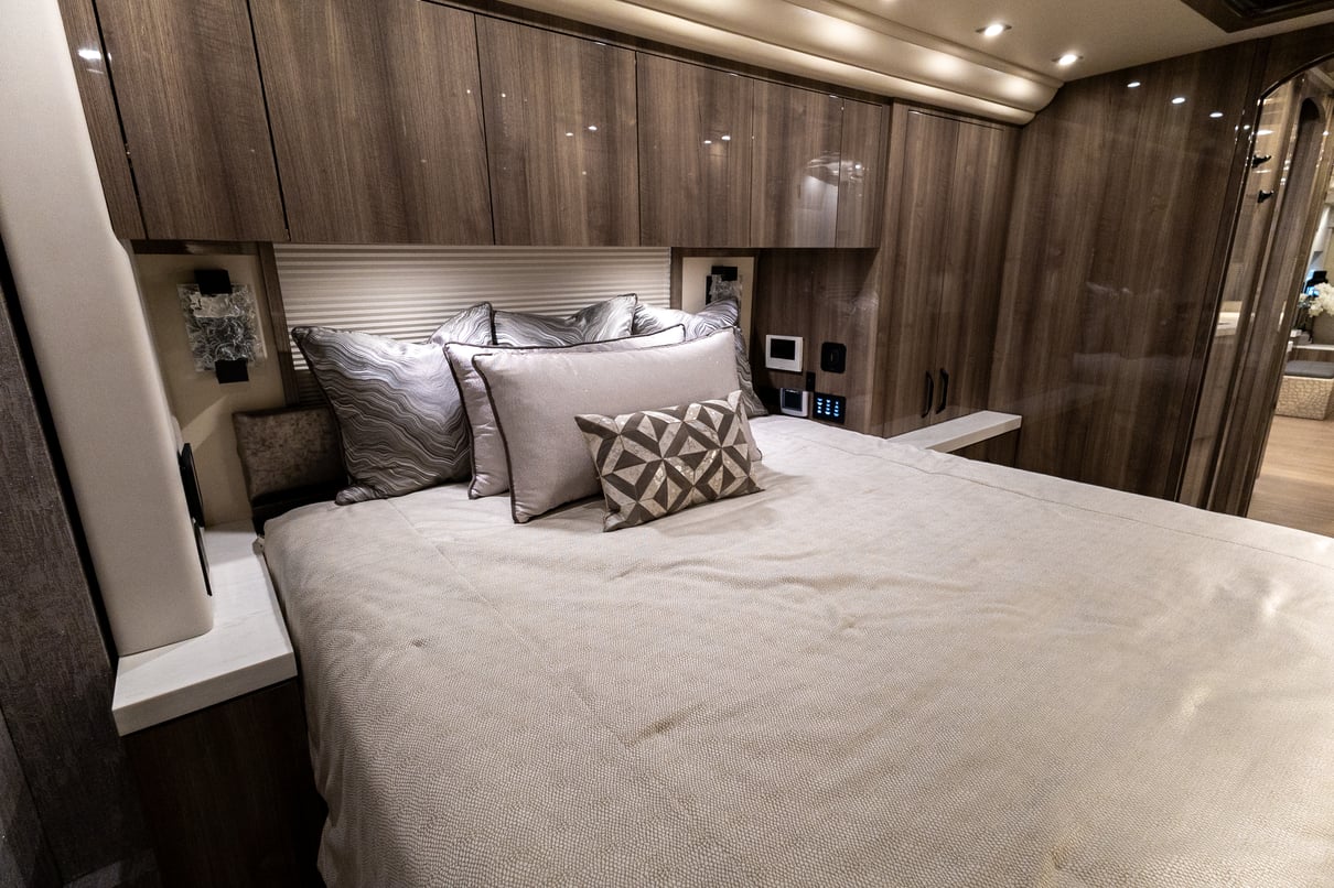 2023 Prevost Millennium X3 45 gallery image-27